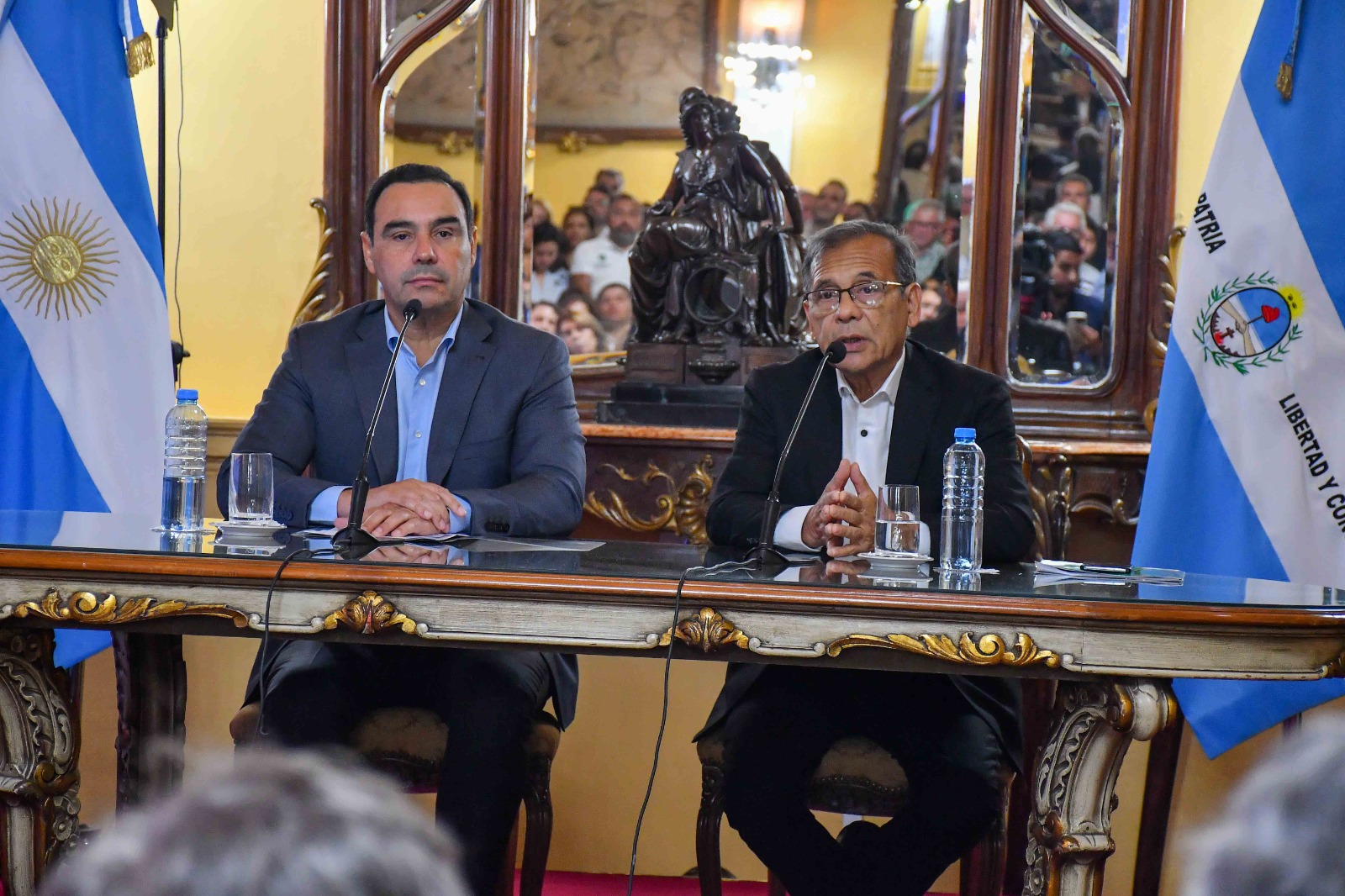 Vald&eacute;s present&oacute; la Campa&ntilde;a de Vacunaci&oacute;n contra el Dengue que llevar&aacute; adelante el Gobierno provincial
