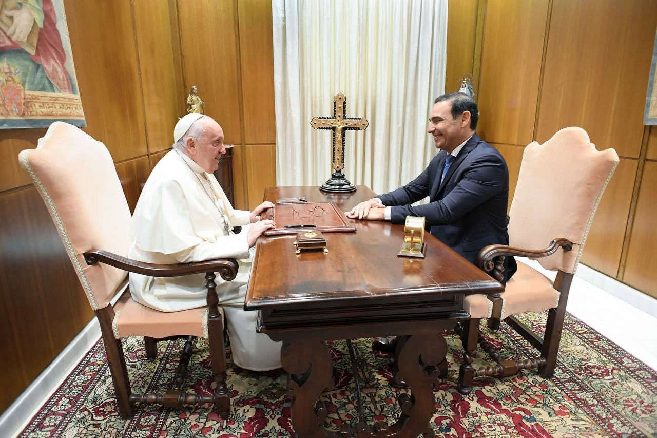 El gobernador Vald&eacute;s visit&oacute; a Francisco y trajo su saludo de paz para todos los correntinos