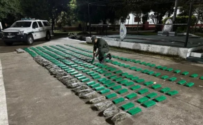 Escaparon de gendarmer&iacute;a y dejaron abandonado varios kilos de marihuana 