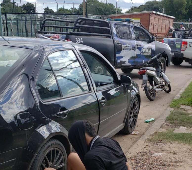 Detuvieron a un joven que transitaba en un auto y en su poder ten&iacute;a un arma de fuego