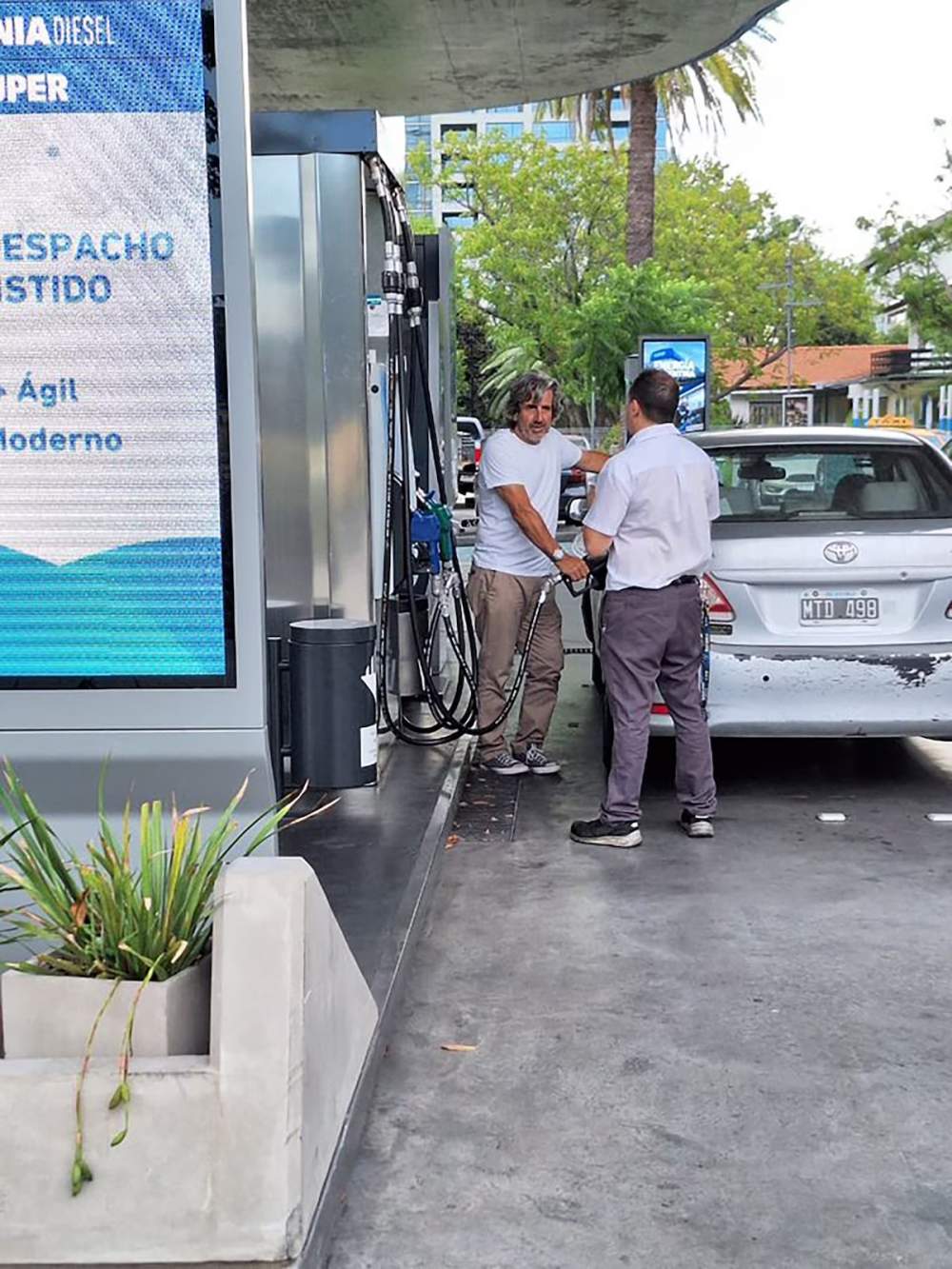 Se oficializ&oacute; el autoservicio de combustible 