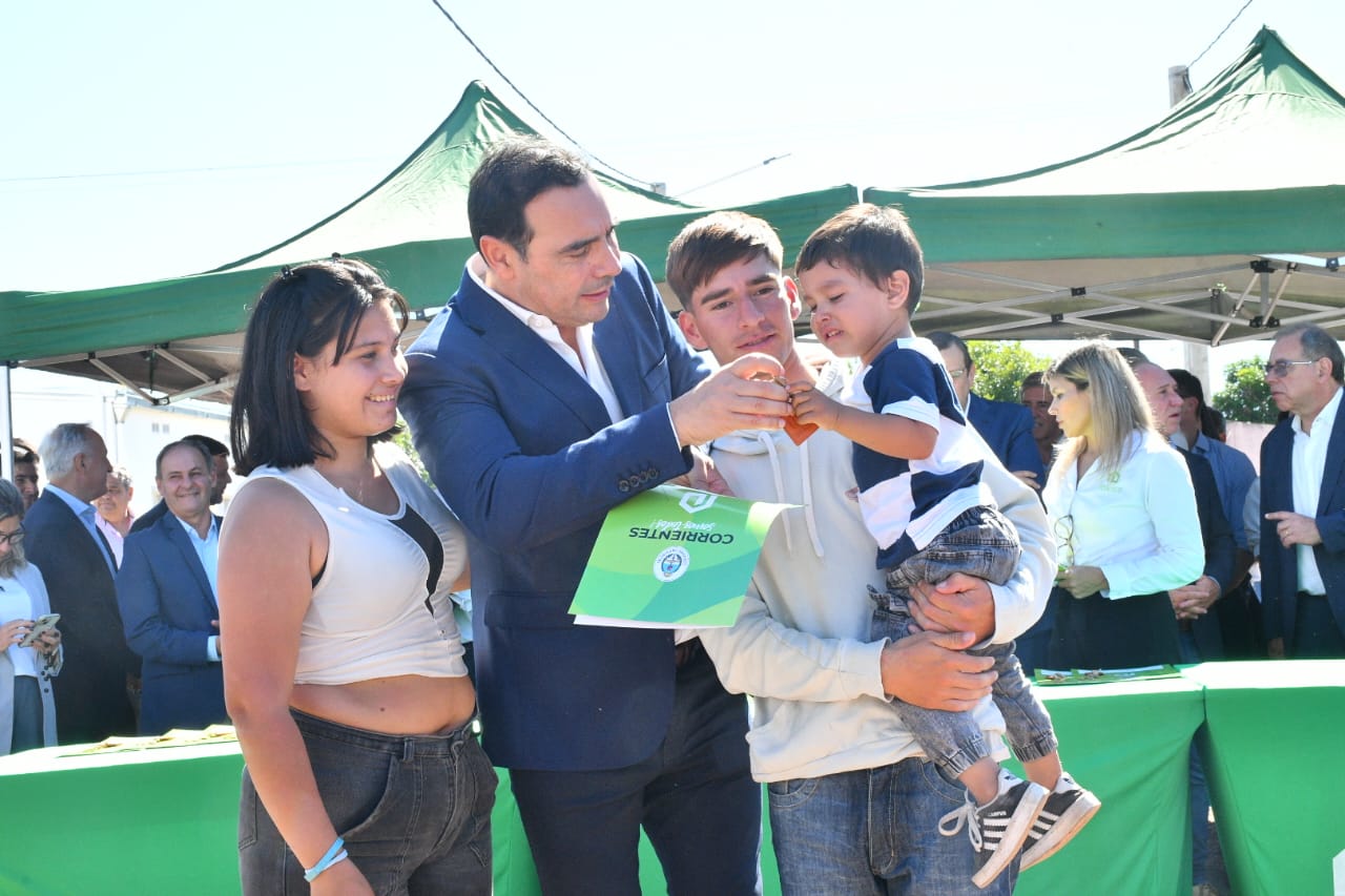  En Goya, el Gobernador hizo entrega de 72 viviendas del INVICO