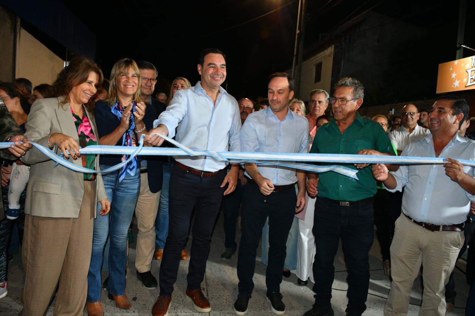 Vald&eacute;s inaugur&oacute; la repavimentaci&oacute;n de la calle 25 de mayo asegurando que "es una obra hist&oacute;rica para los goyanos"