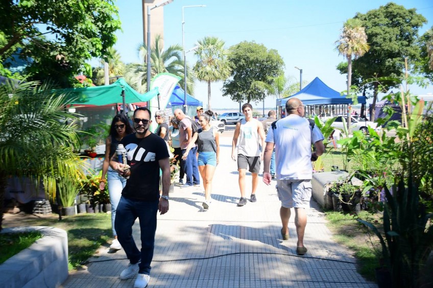 M&aacute;s de 130 emprendedores desplegaron artesan&iacute;as, sabor y dise&ntilde;o en el Paseo Arazaty