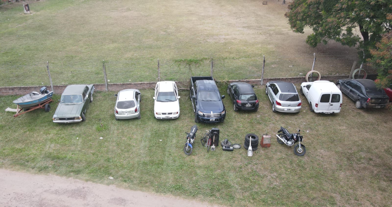 Barrio Pujol : Tras larga investigaci&oacute;n la polic&iacute;a secuestro motos, lanchas, autos y detuvo a 5 personas en un domicilio 