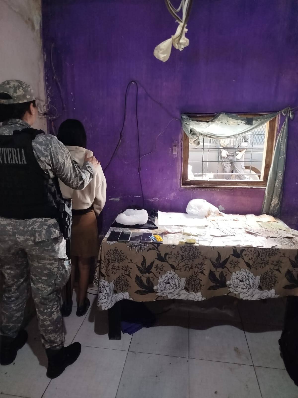 Barrio Santa Luc&iacute;a: Secuestran coca&iacute;na y detienen a una mujer