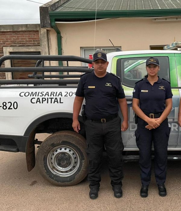 Tres efectivos de la Polic&iacute;a de Corrientes  ayudaron a una mujer a dar a luz a una beba