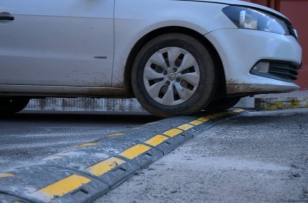 Seguridad vial: el Municipio realiza mantenimiento e instalaci&oacute;n de reductores de velocidad