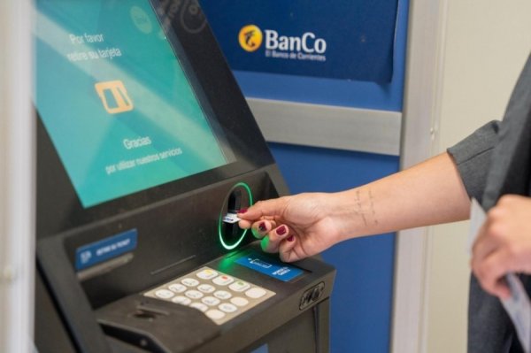 Desde el viernes 24 se paga el sueldo a empleados activos 