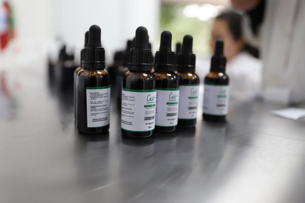 Vald&eacute;s habilita la comercializaci&oacute;n en farmacias del aceite medicinal de Ca&aacute; Cannabis