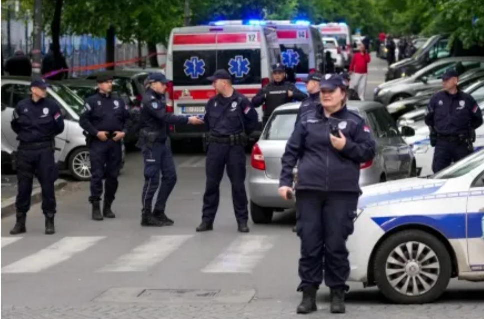 Serbia: Un adolescente mato a 9 alumnos en una escuela 