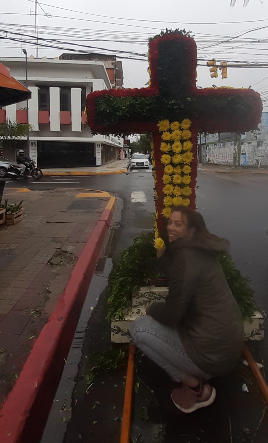 Cruz de flores : Conoce como se prepara la tradicional ofrenda