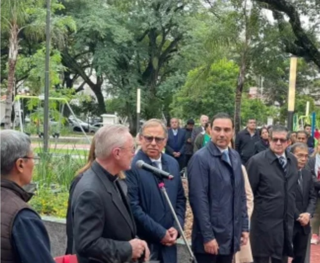 Con la presencia del gobernador Gustavo Vald&eacute;s qued&oacute; inaugurada la plaza La Cruz 