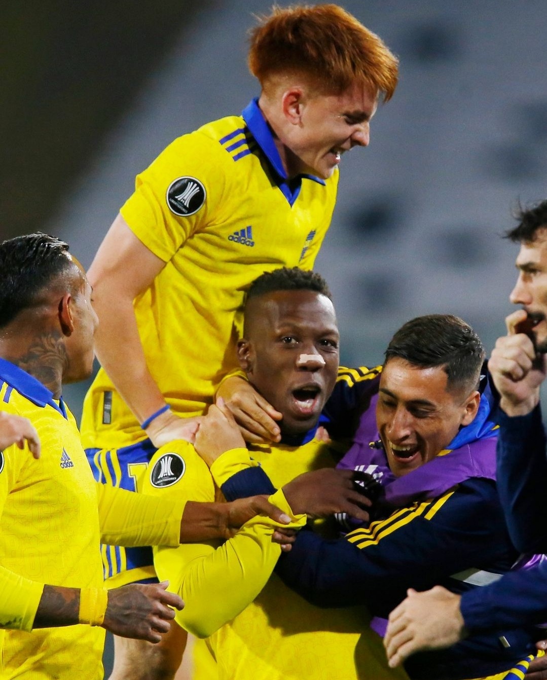 Boca sorprendi&oacute; a Colo Colo y se trajo una victoria de Chile 