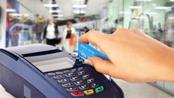 La inflaci&oacute;n y las altas tasas desalientan los prestamos personales y las tarjetas de cr&eacute;dito se usan menos