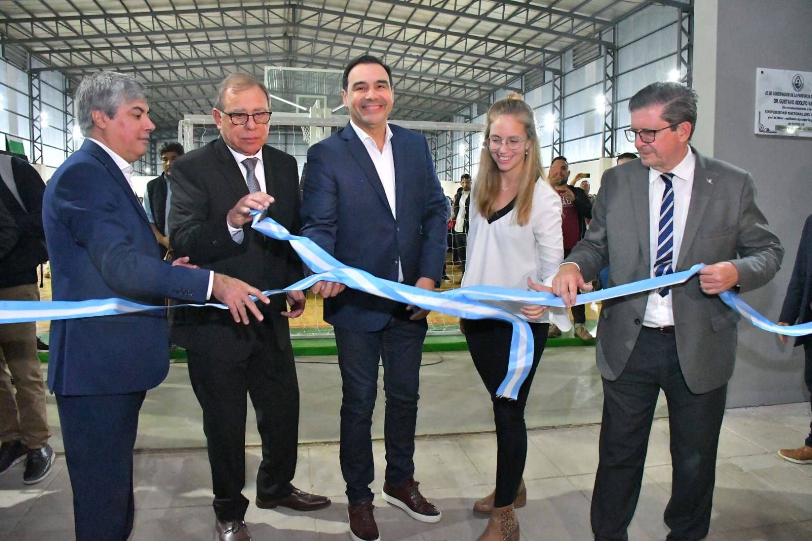 El gobernador Vald&eacute;s inaugur&oacute; el nuevo complejo deportivo de la UNNE y ratific&oacute; su compromiso con la "revoluci&oacute;n del conocimiento"