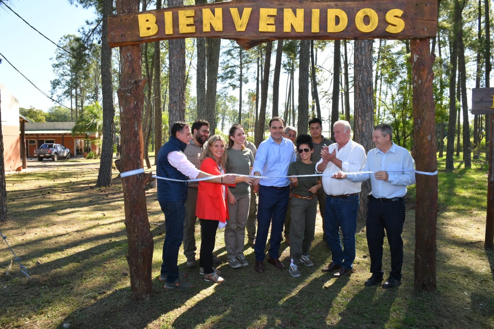 En Paso de la Patria, el Gobernador habilit&oacute; instalaciones en el Centro "Aguar&aacute;" para resguardar los animales y el medio ambiente