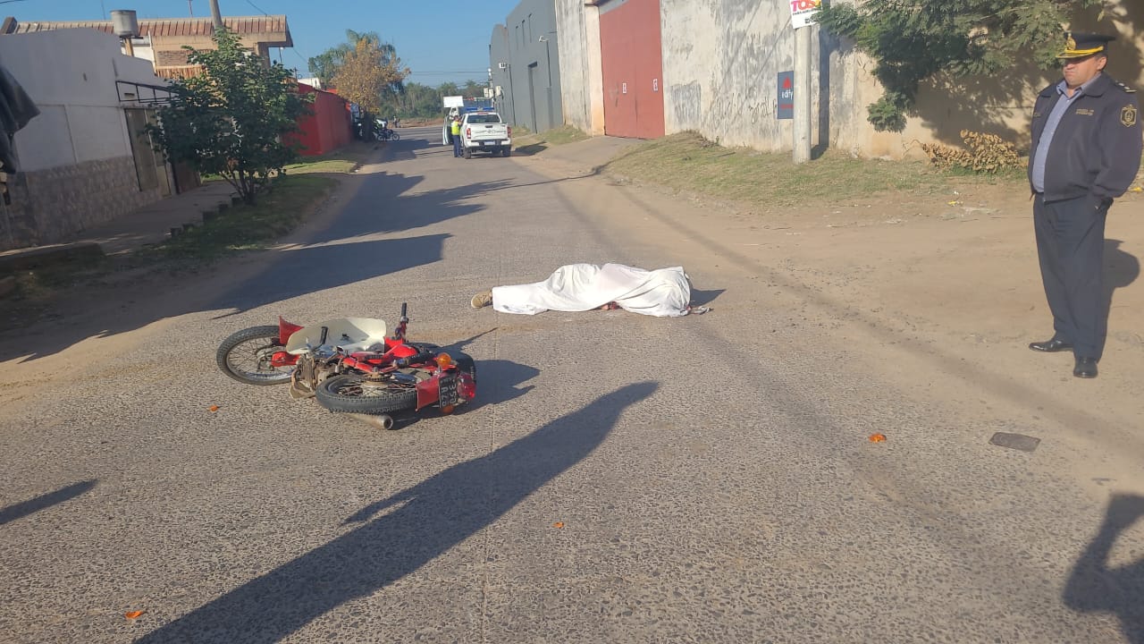 Un joven falleci&oacute; al chocar contra un cami&oacute;n 