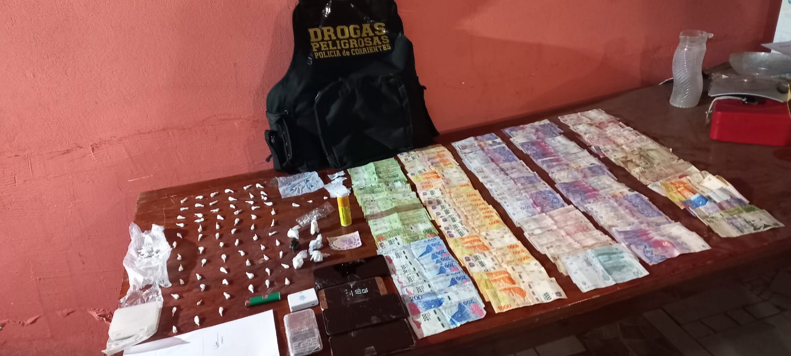 Barrio La Olla : En un allanamiento policial secuestr&oacute; droga y detuvieron a una mujer 