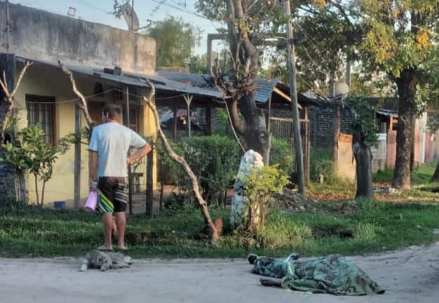 Barri&oacute; Jard&iacute;n: Investigan la muerte de un joven hallado en una zanja 