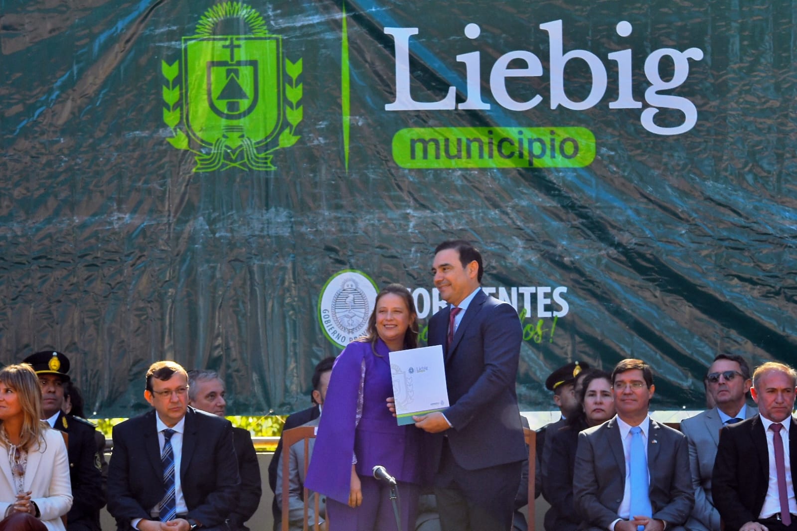 En el 99&ordm; aniversario de Colonia Liebig, Vald&eacute;s anunci&oacute; la construcci&oacute;n de una escuela secundaria y de m&aacute;s viviendas
