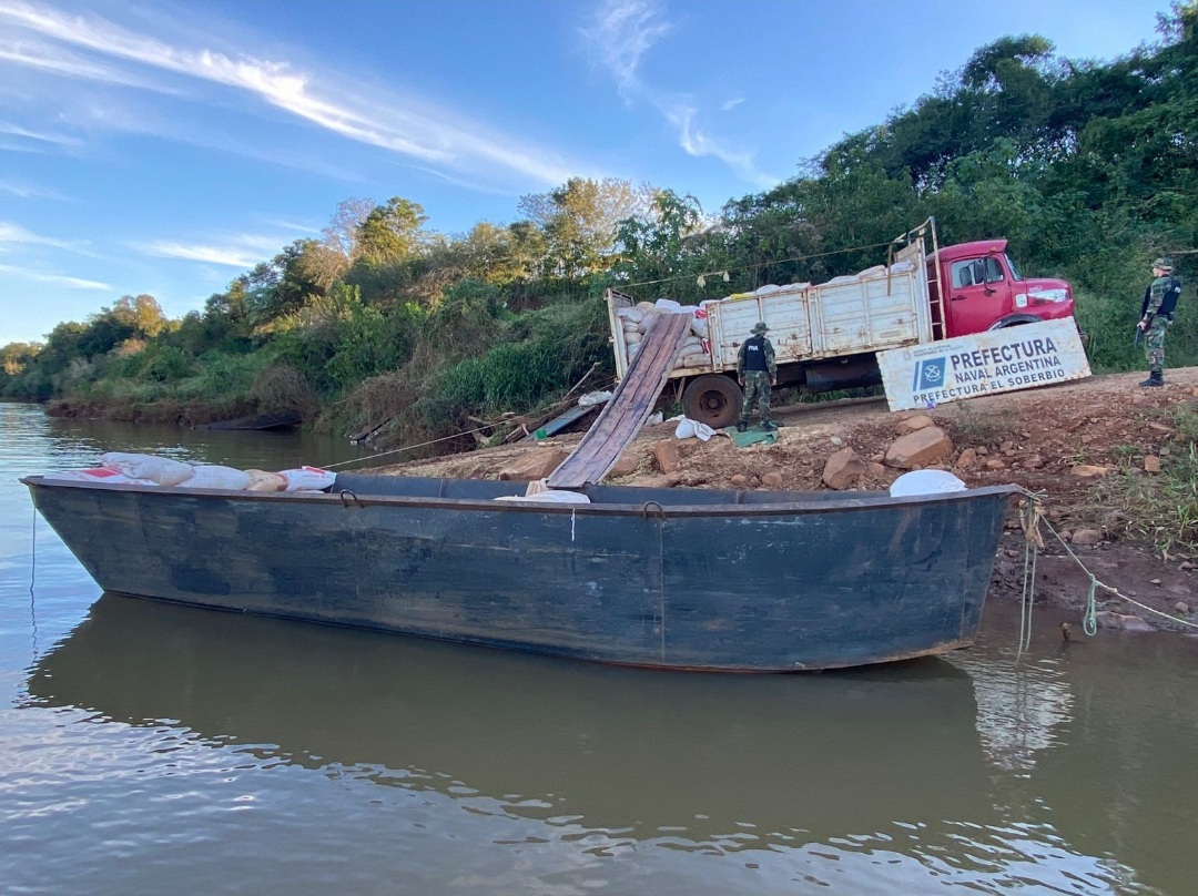Misiones: Prefectura secuestro  m&aacute;s de ocho toneladas de expeller de soja que iban a ser exportadas de manera ilegal