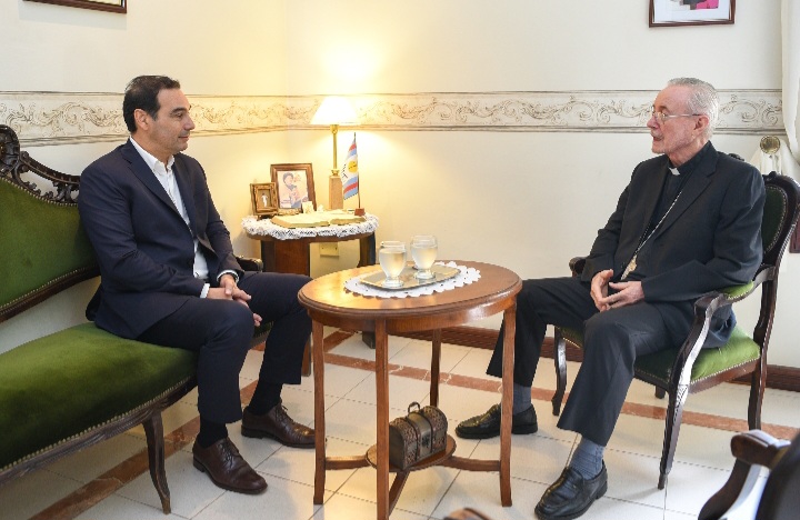 Vald&eacute;s visit&oacute; a Monse&ntilde;or Andr&eacute;s Stanovnik para dialogar sobre la actualidad del pa&iacute;s