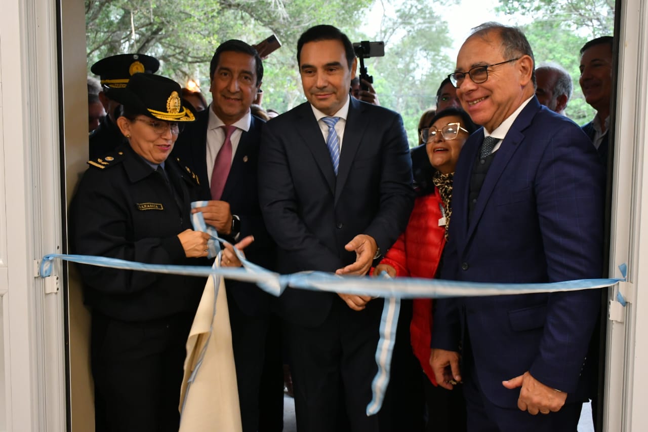 Vald&eacute;s inaugur&oacute; la Comisar&iacute;a de El Perich&oacute;n y breg&oacute; por seguir trabajando en nuevos procedimientos penales