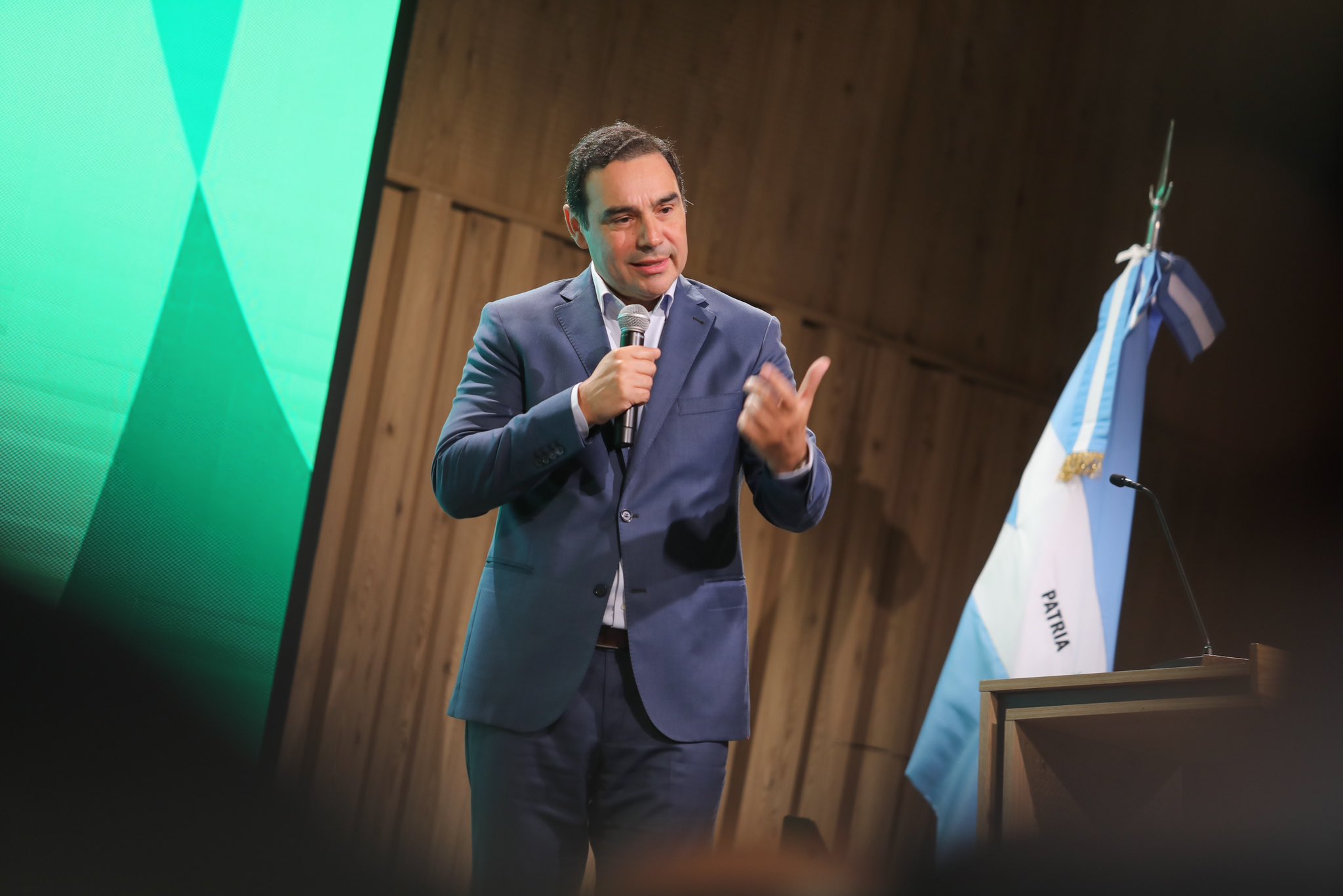 El gobernador Vald&eacute;s valor&oacute; el rol de los ediles en las gestiones municipales