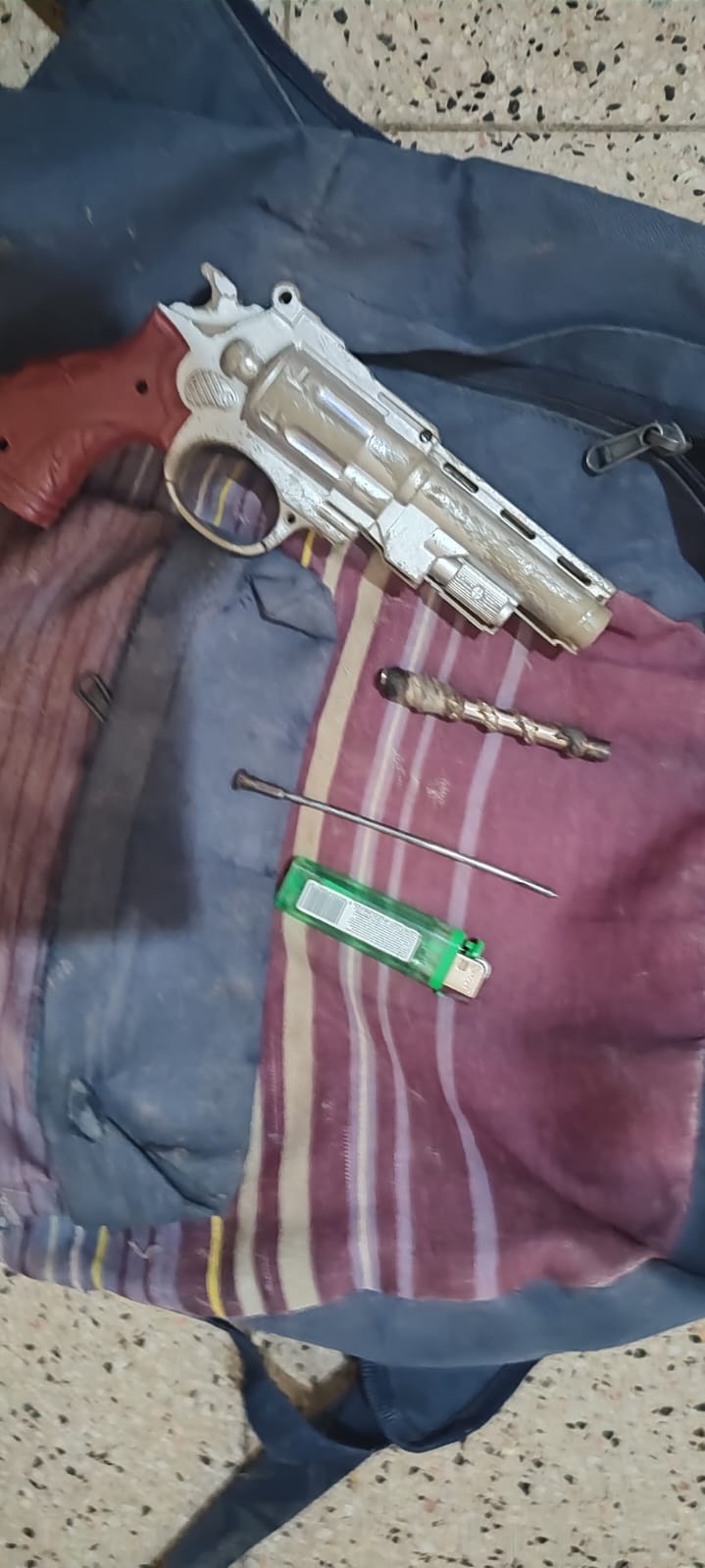 La Polic&iacute;a demor&oacute; a un joven con antecedentes policiales y un arma de juguete