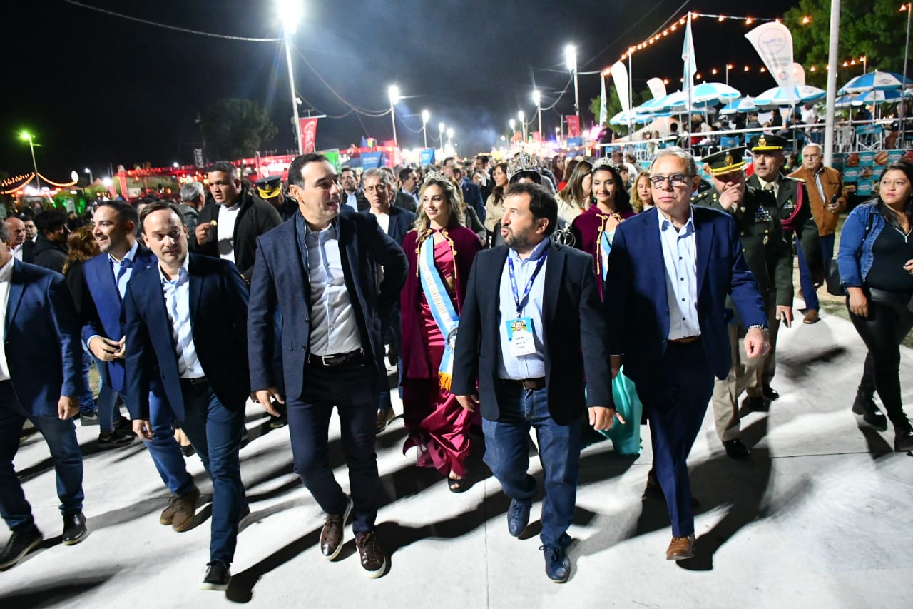 En la apertura de la 48&deg; Fiesta del Surub&iacute; en Goya, Vald&eacute;s llam&oacute; a "cuidar nuestro r&iacute;o y recursos naturales"