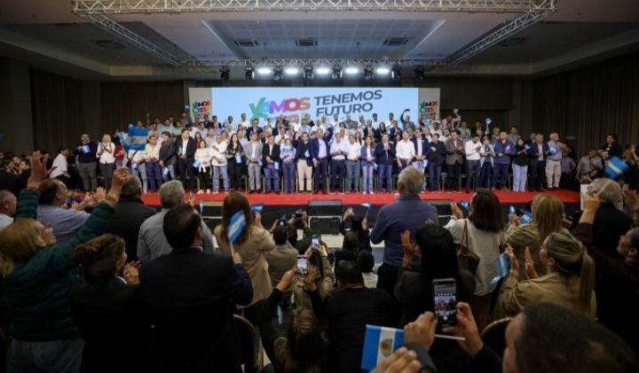 Vald&eacute;s present&oacute; "Vamos Corrientes" de cara a las elecciones venideras 