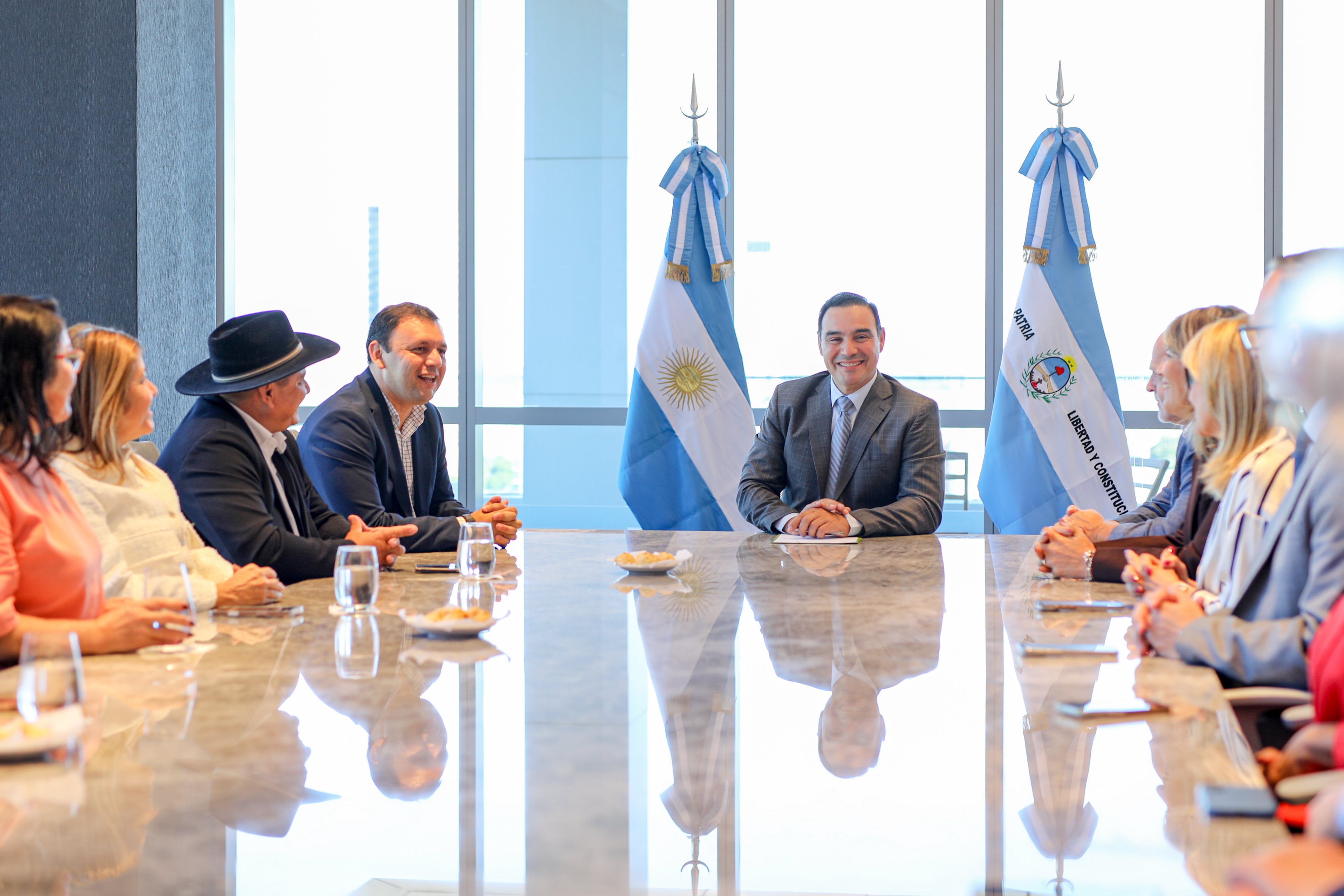 Vald&eacute;s recibi&oacute; a gobernador paraguayo y avanzaron en desarrollo regional
