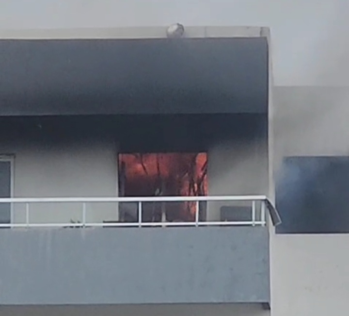Se incendio un edificio en pleno centro : Solamente da&ntilde;os materiales 
