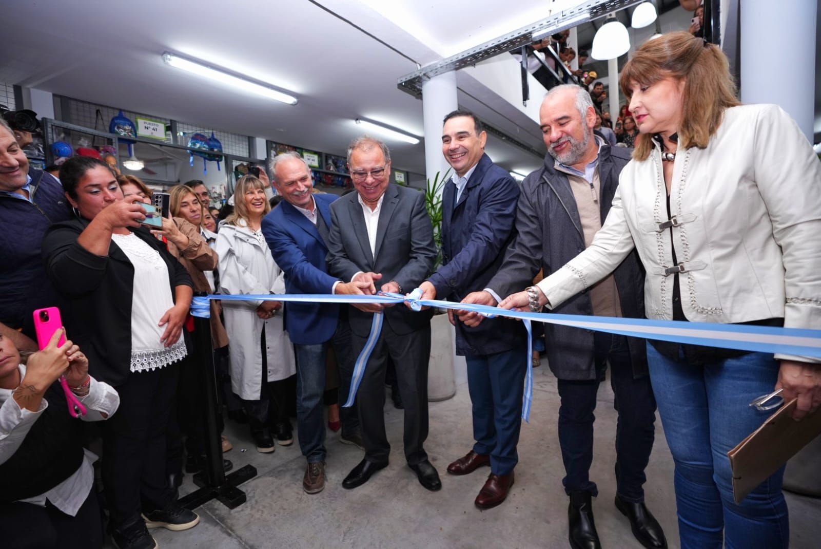 Vald&eacute;s inaugur&oacute; el &ldquo;Mercado Ex V&iacute;a&rdquo; ratificando su apoyo a los emprendedores correntinos