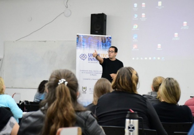 Con talleres gratuitos, m&aacute;s de 100 emprendedores se capacitaron para gestionar sus proyectos