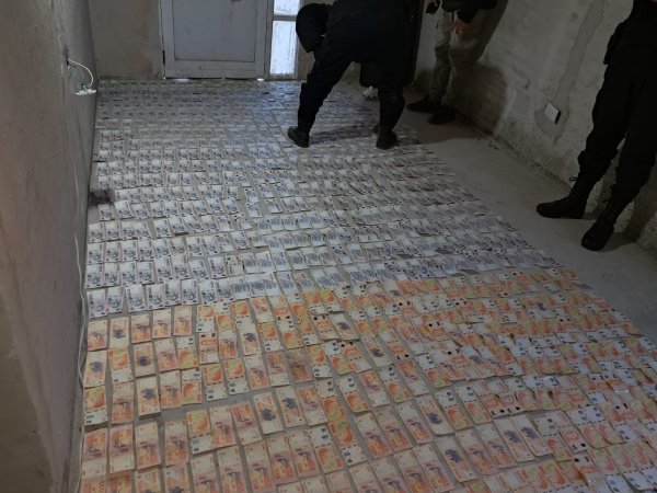 GOLPE AL NARCOMENUDEO - CURUZ&Uacute; CUATI&Aacute;  La Polic&iacute;a hall&oacute; y secuestr&oacute; una importante suma de dinero en efectivo, dos motocicletas y dosis de coca&iacute;na