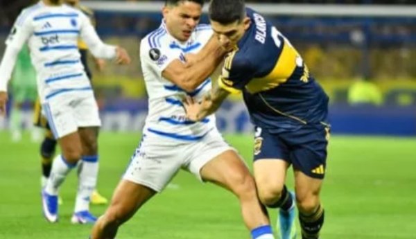 Boca empat&oacute; ante Cruzeiro y qued&oacute; complicado tras un pol&eacute;mico final en La Bombonera
