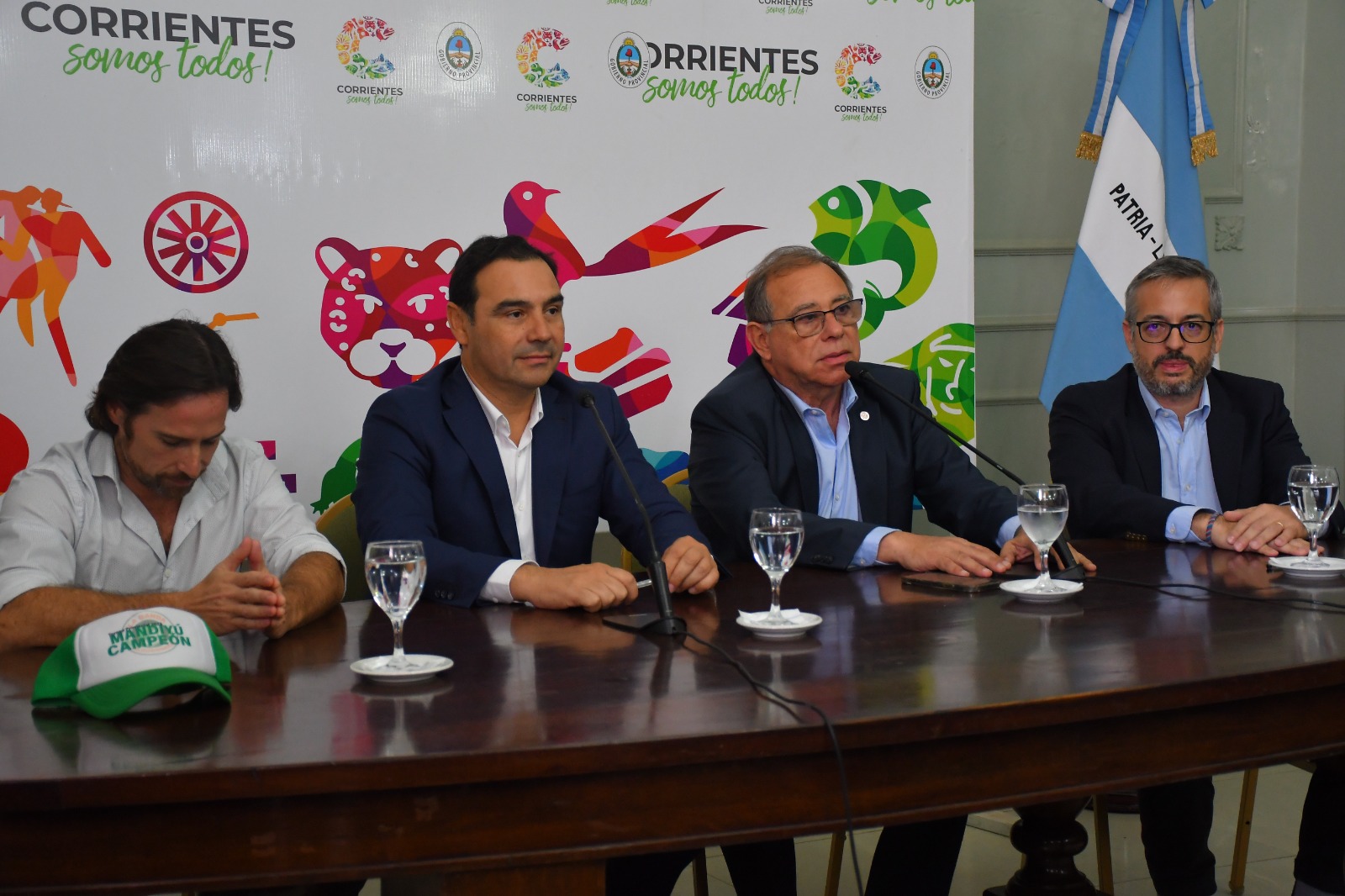 Vald&eacute;s firm&oacute; el acta de posesi&oacute;n para la construcci&oacute;n del nuevo estadio para el Club Deportivo Mandiy&uacute;