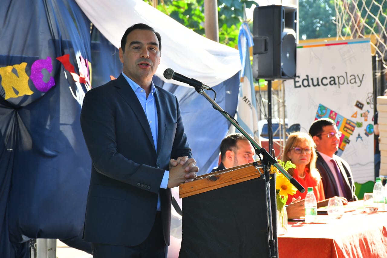 En Ituzaing&oacute;, Vald&eacute;s propuso un objetivo ambicioso: &ldquo;Ser la primera provincia digitalizada en su contenido educativo&rdquo;
