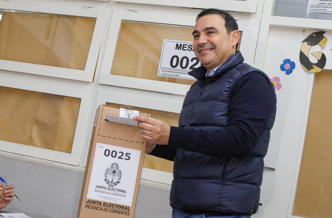 Gustavo Vald&eacute;s emiti&oacute; su voto y recalc&oacute; la importancia del sufragio de cada correntino 