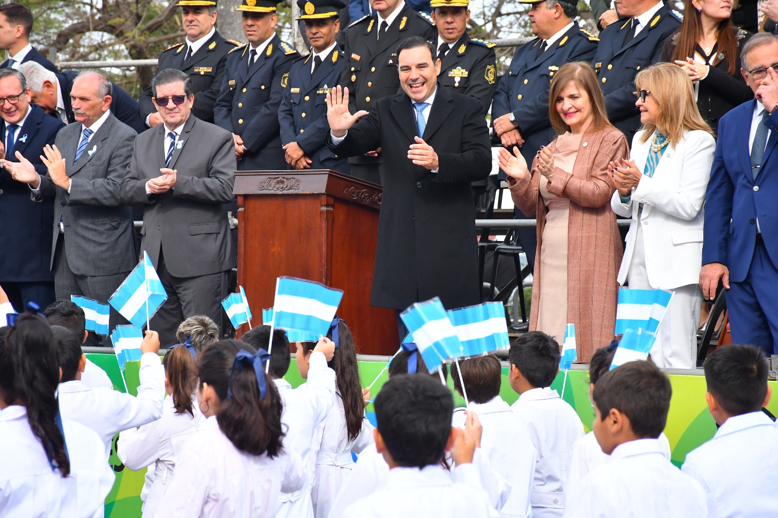 El Gobernador tom&oacute; promesa de Lealtad a la Bandera a m&aacute;s de 2 mil alumnos de la Ciudad