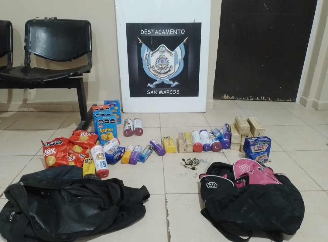 Tres delincuentes detenidos al robar un local comercial 