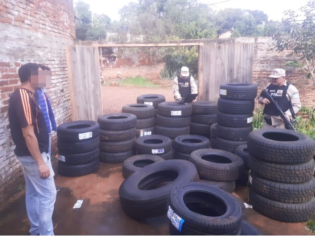 Misiones: Prefectura secuestr&oacute; 115 neum&aacute;ticos de origen ilegal