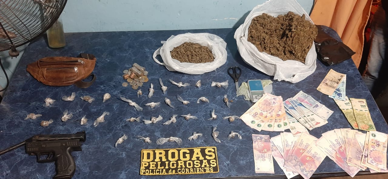 En un allanamiento efectivos policiales secuestraron droga, armas de fuego y detuvieron a dos personas 