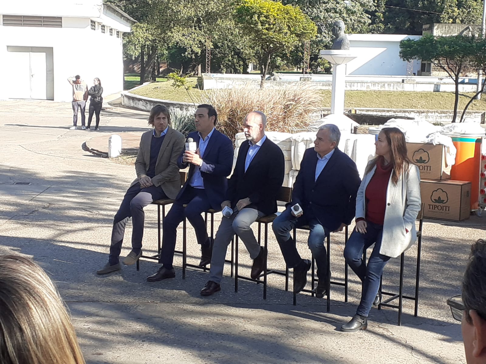 Gustavo Vald&eacute;s recibi&oacute; a Larreta y Morales en su primera actividad en el interior 