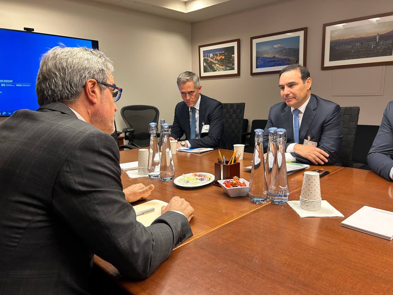 En Washington, Vald&eacute;s se reuni&oacute; con el representante argentino ante el Banco Mundial 