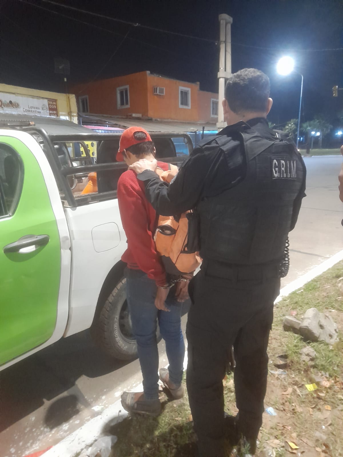 De no creer: Robaba cables de alumbrado p&uacute;blico en plena avenida 3 de abril 