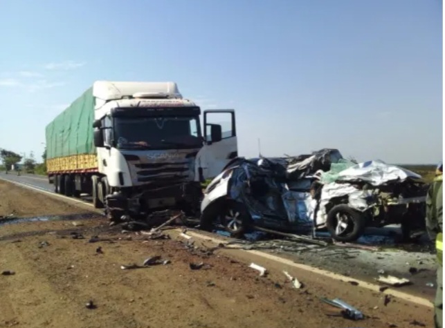 Ruta 14: Choque entre auto y cami&oacute;n deja un fallecido y varios heridos 