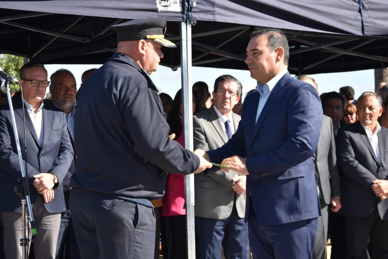 El Gobernador de la Provincia entregó 50 nuevos móviles policiales